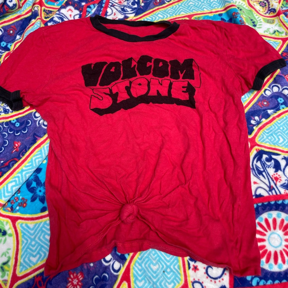Red Volcom tee